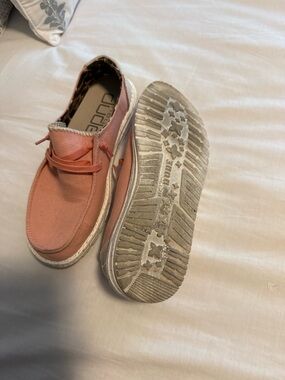 Women’s Hey Dudes Size 8 Shoes